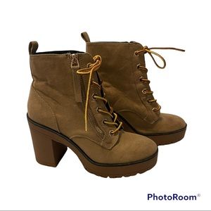 Forever 21 Size 6 Tan ankle chunky heel boot